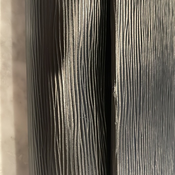 Louis Vuitton Clery Epi Noir - Picture 4 of 7